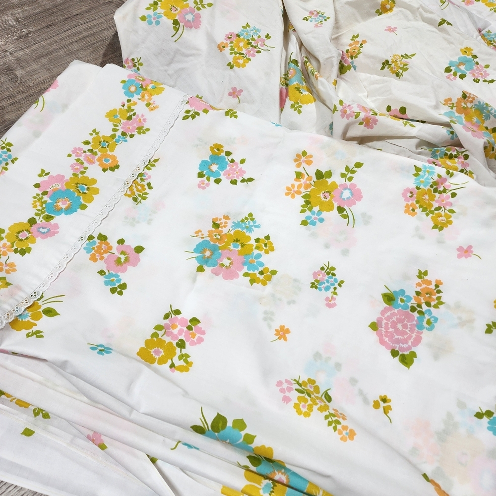 VINTAGE Retro 3pc Bedding 2 Floral Fitted Sheet 1 Top Sheet Twin - Picture 2 of 10